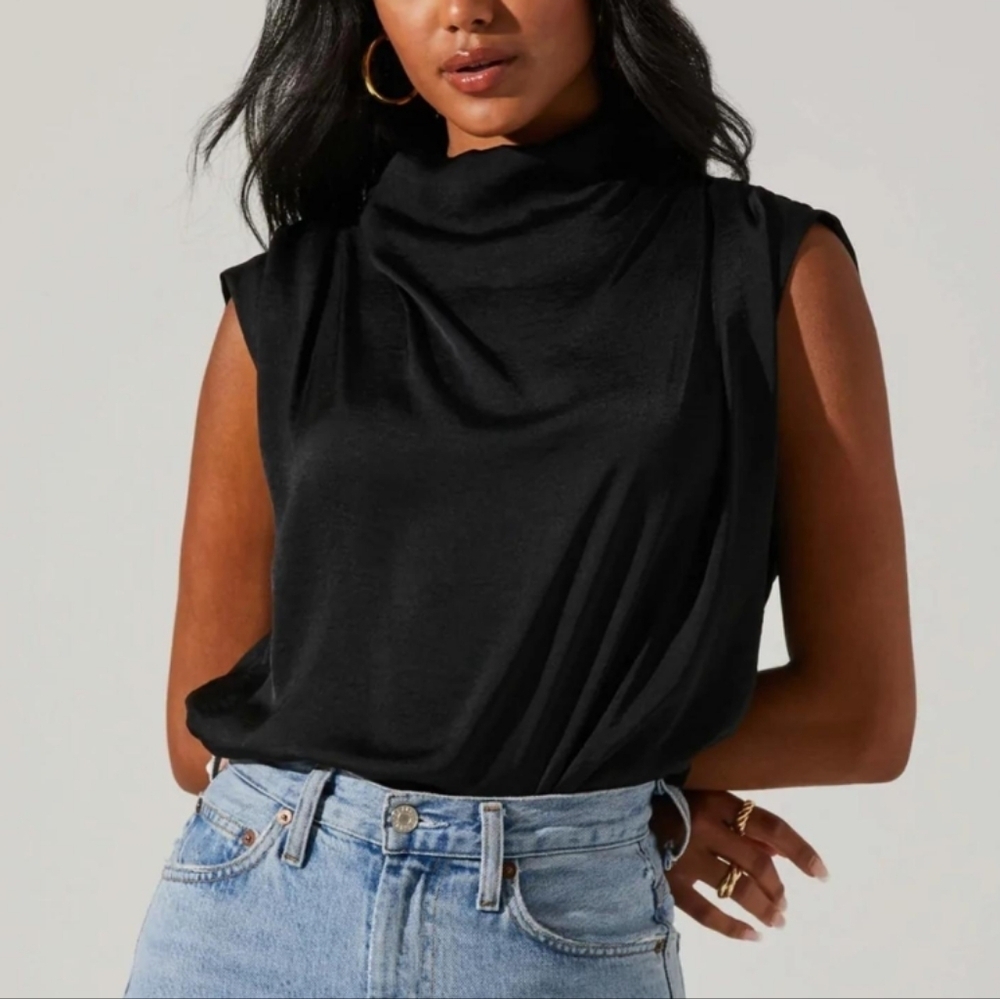 ASTR the Label Cowl Neck Sleeveless Satin Top black Medium @u